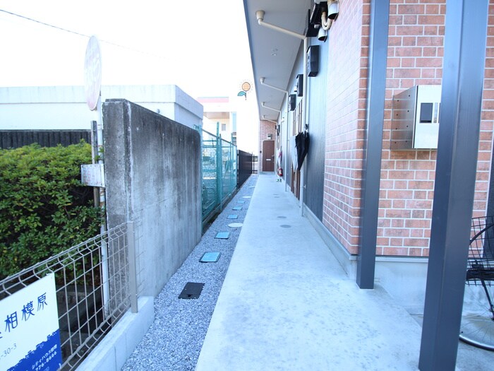 物件外観写真4　(エントランス部分)