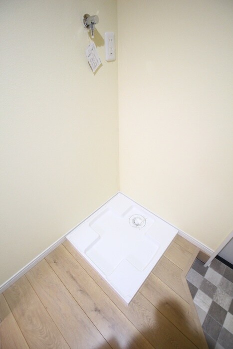 物件内観写真12　(洗濯機置場)