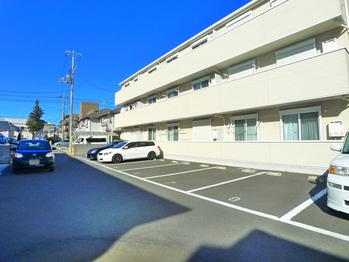 物件外観写真2　(駐車場)