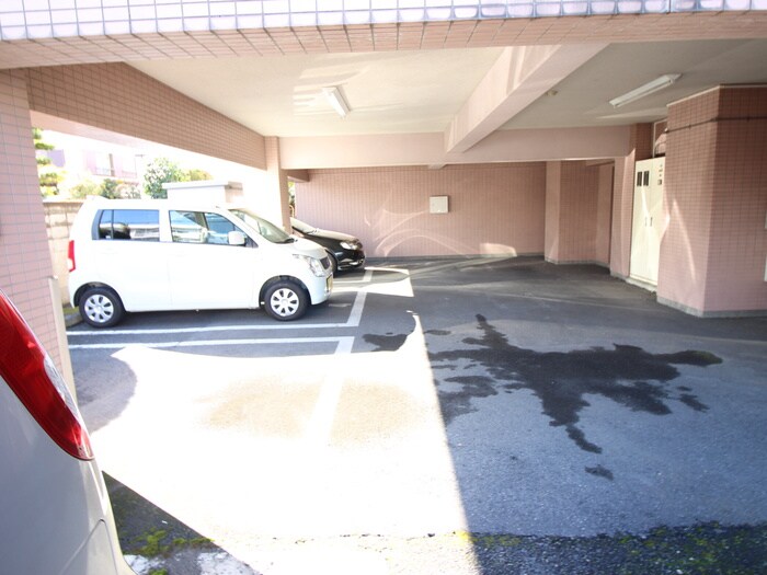 物件外観写真2　(駐車場)