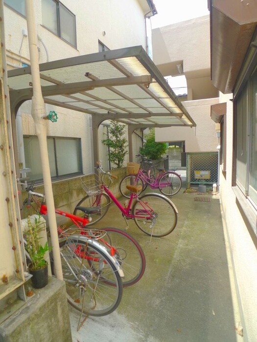 物件外観写真3　(駐輪場)