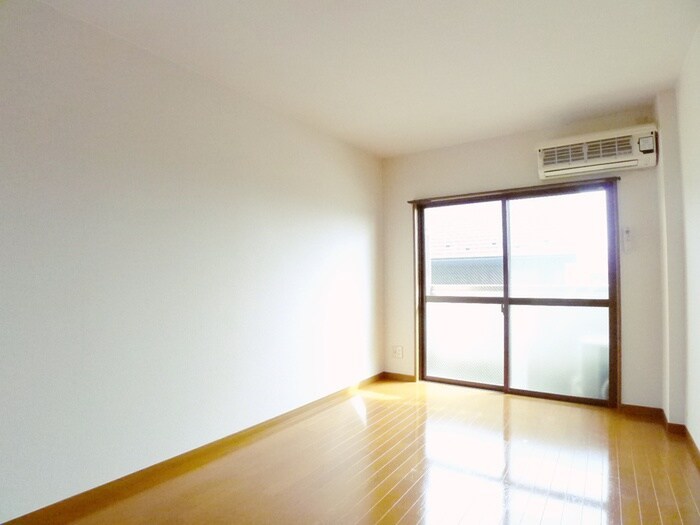 物件内観写真8　(室内からの展望)