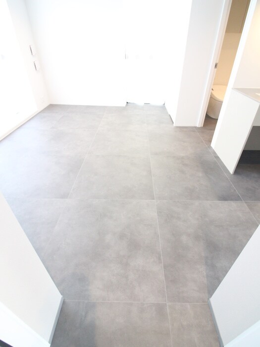 物件内観写真18　(玄関)