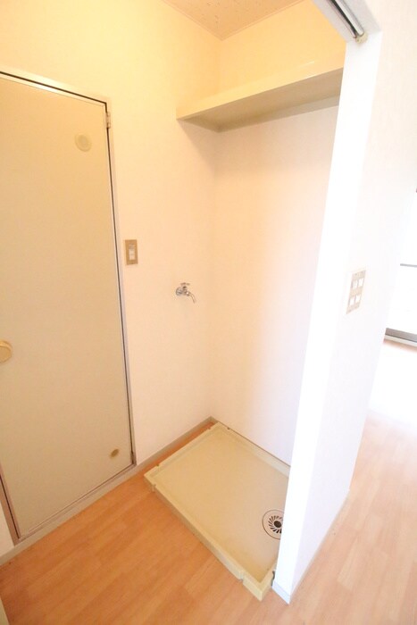 物件内観写真7　(洗濯機置場)