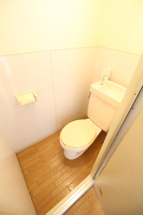 物件内観写真8　(トイレ)