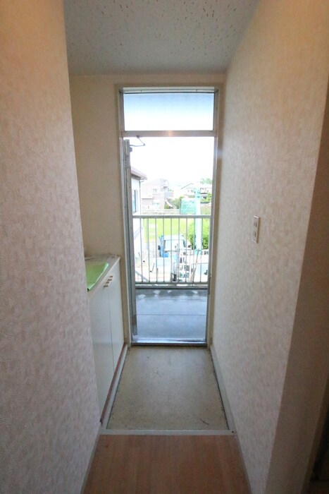 物件内観写真16　(玄関)