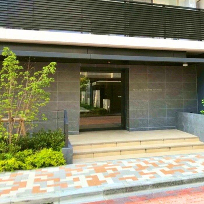 物件外観写真4　(エントランス部分)