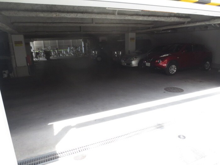 物件外観写真4　(駐車場)