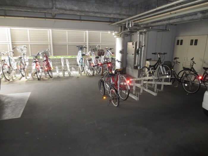 物件外観写真5　(駐輪場)