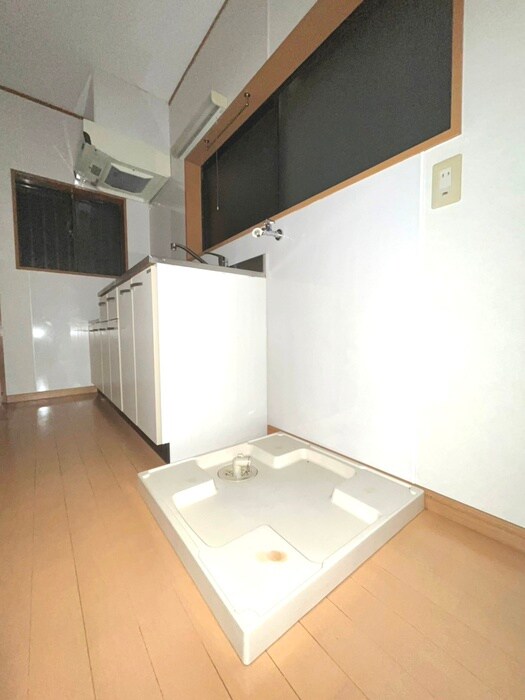 物件内観写真13　(洗濯機置場)