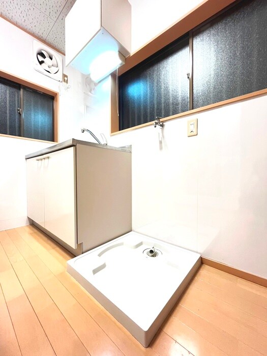 物件内観写真13　(洗濯機置場)