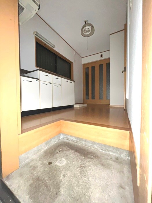 物件内観写真19　(玄関)