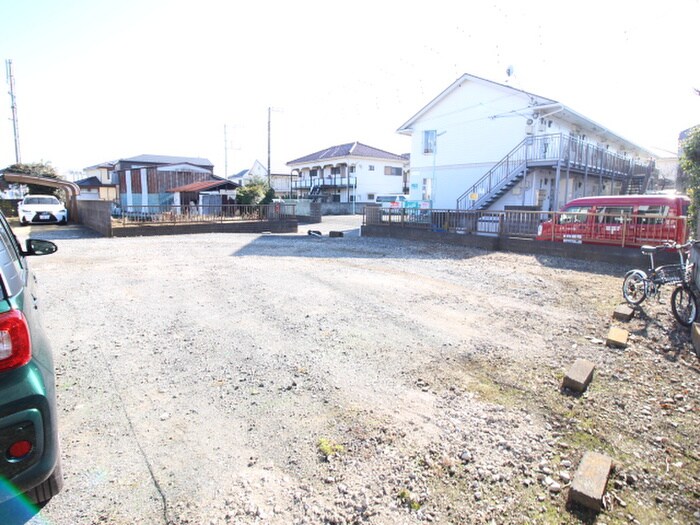 物件外観写真3　(駐車場)