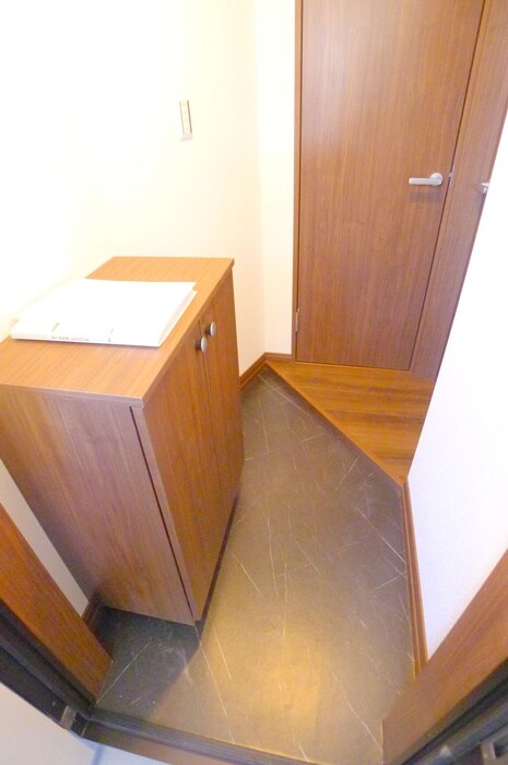物件内観写真7　(玄関)