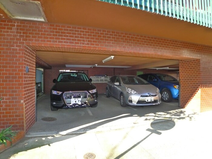 物件外観写真3　(駐車場)