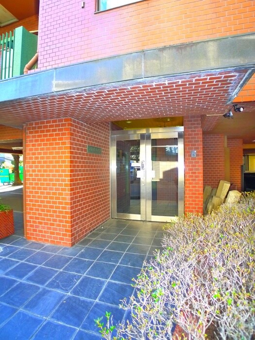 物件外観写真4　(エントランス部分)