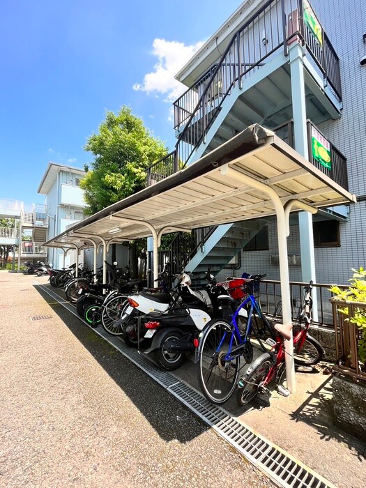 物件外観写真4　(駐輪場)
