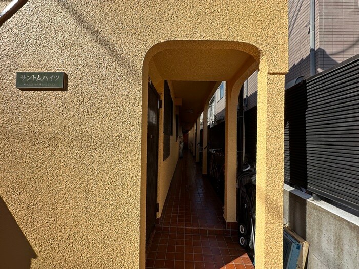 物件外観写真4　(エントランス部分)