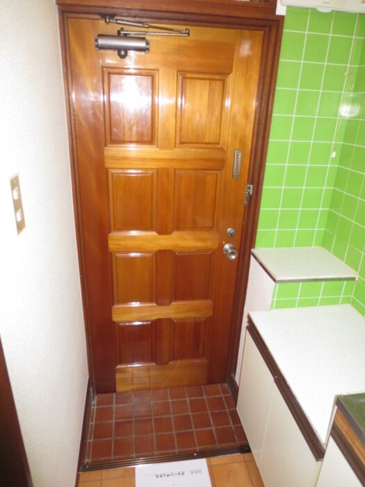 物件内観写真13　(玄関)