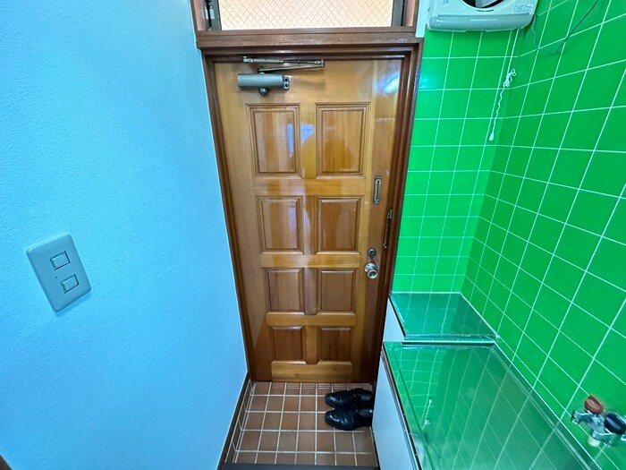 物件内観写真16　(玄関)