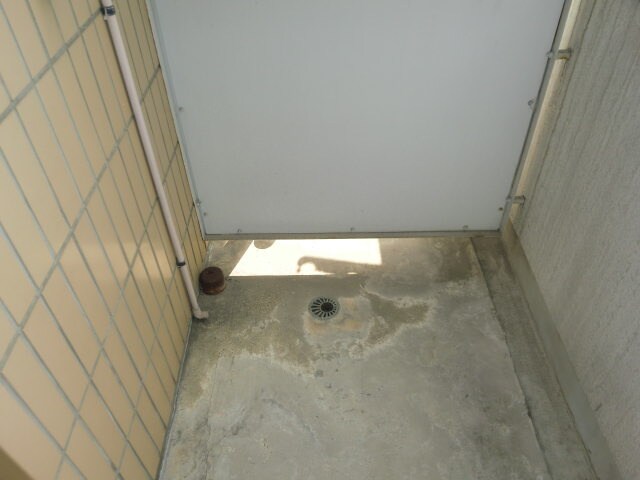 物件内観写真12　(洗濯機置場)