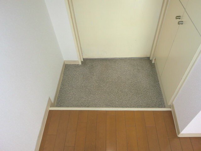 物件内観写真16　(玄関)