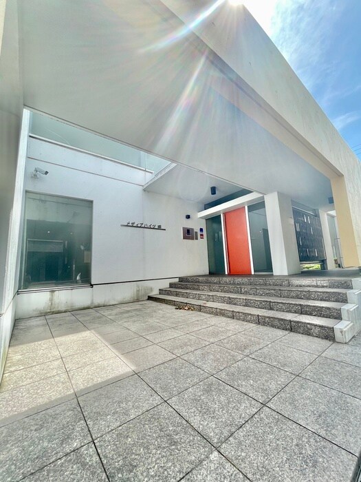 物件外観写真4　(エントランス部分)