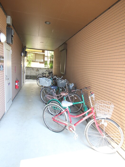 物件外観写真4　(駐輪場)