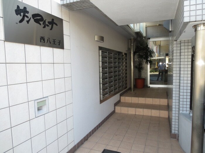 物件外観写真3　(エントランス部分)