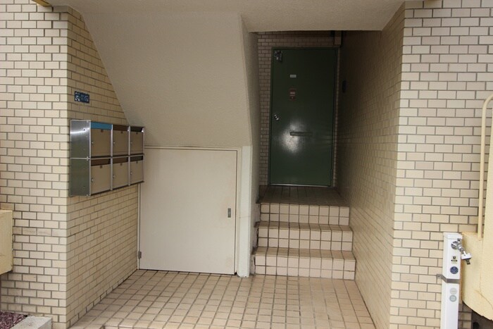 物件外観写真4　(エントランス部分)