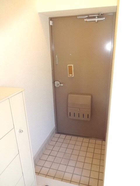 物件内観写真10　(玄関)