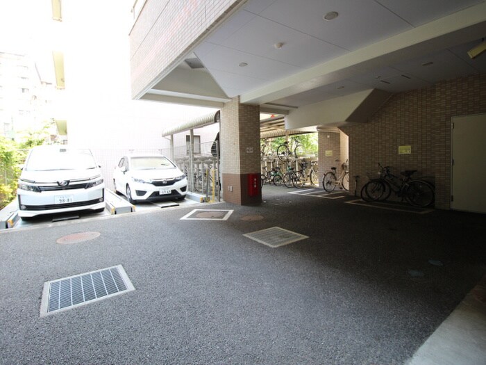 物件外観写真4　(駐車場)