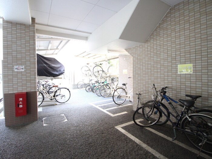 物件外観写真5　(駐輪場)