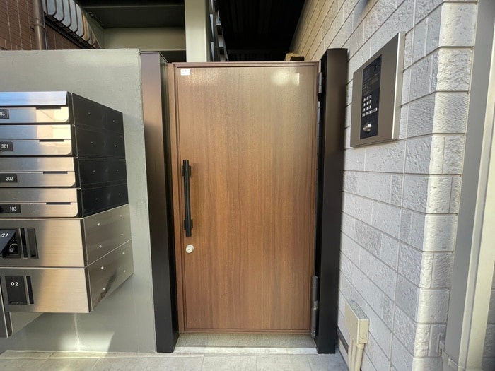 物件外観写真3　(エントランス部分)