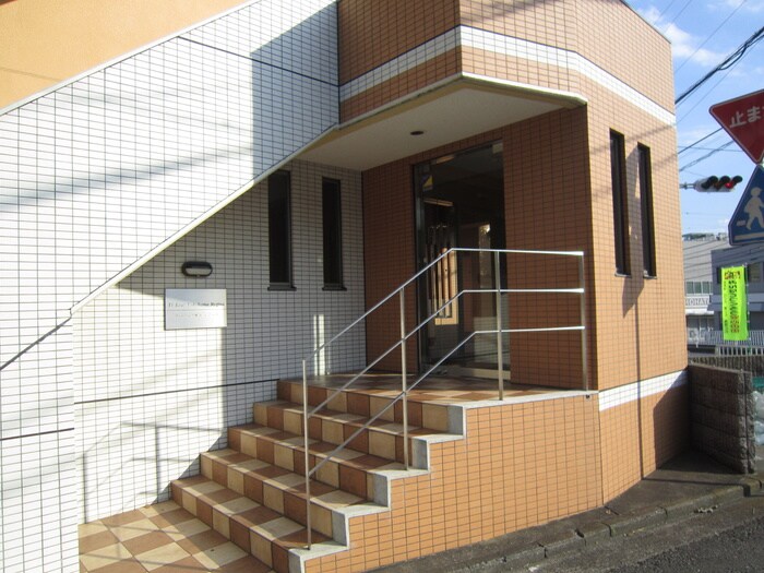 物件外観写真4　(エントランス部分)