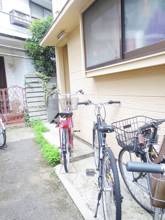 物件外観写真4　(駐輪場)
