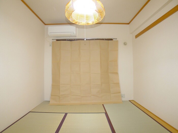 サリシャン市川の居室