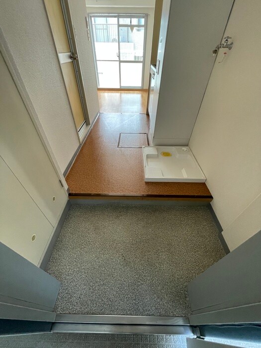 物件内観写真13　(玄関)