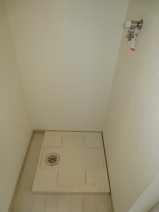 物件内観写真11　(洗濯機置場)