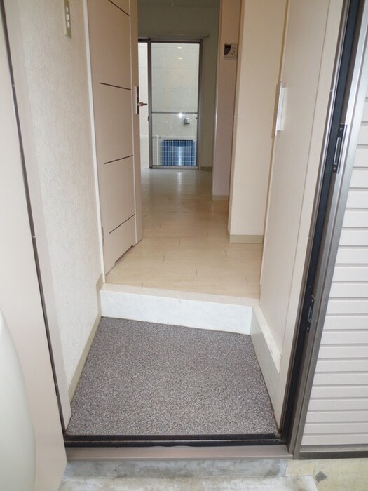 物件内観写真15　(玄関)