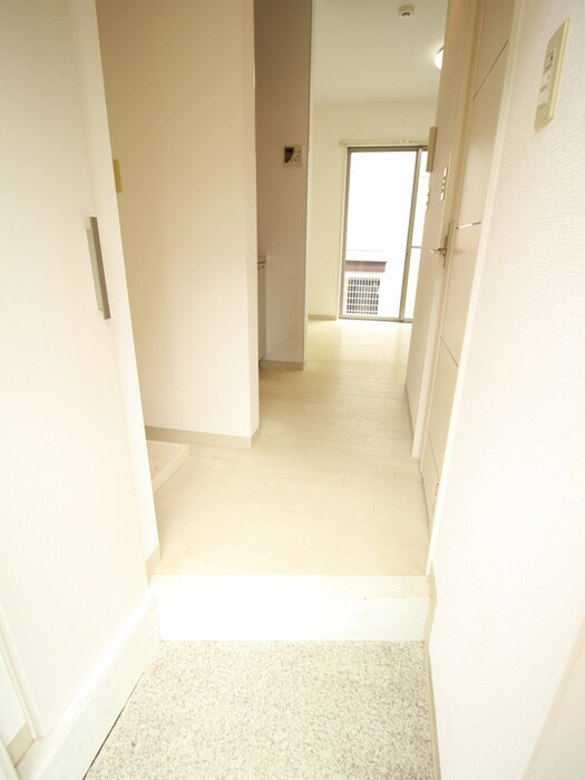 物件内観写真17　(玄関)
