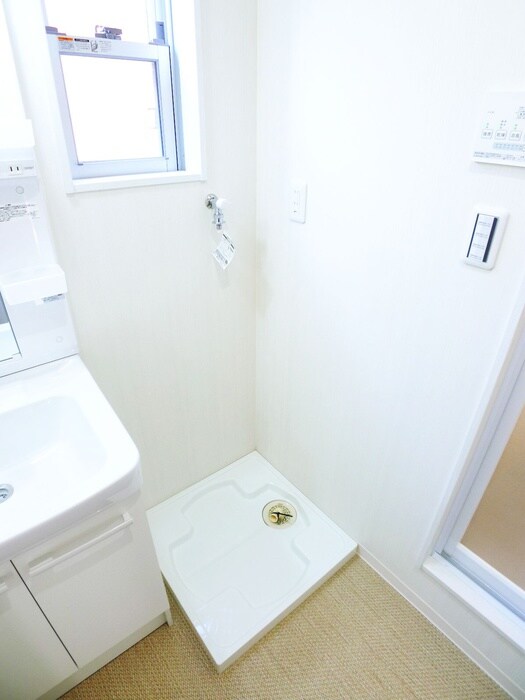 物件内観写真9　(洗濯機置場)