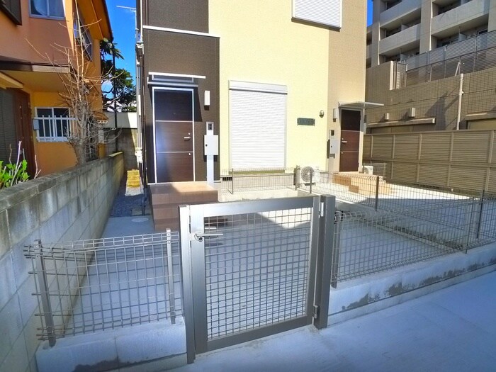 物件内観写真13　(玄関)