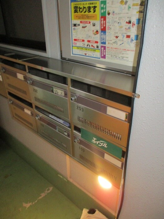 物件外観写真4　(エントランス部分)