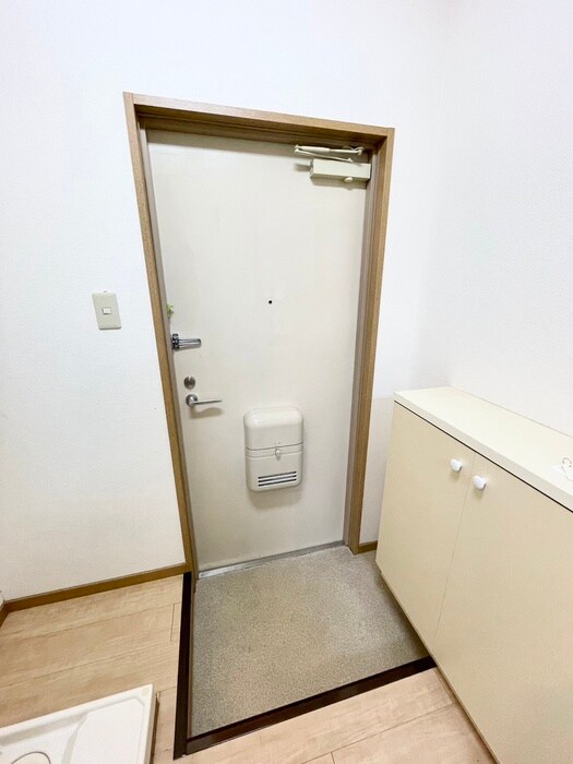 物件内観写真12　(玄関)