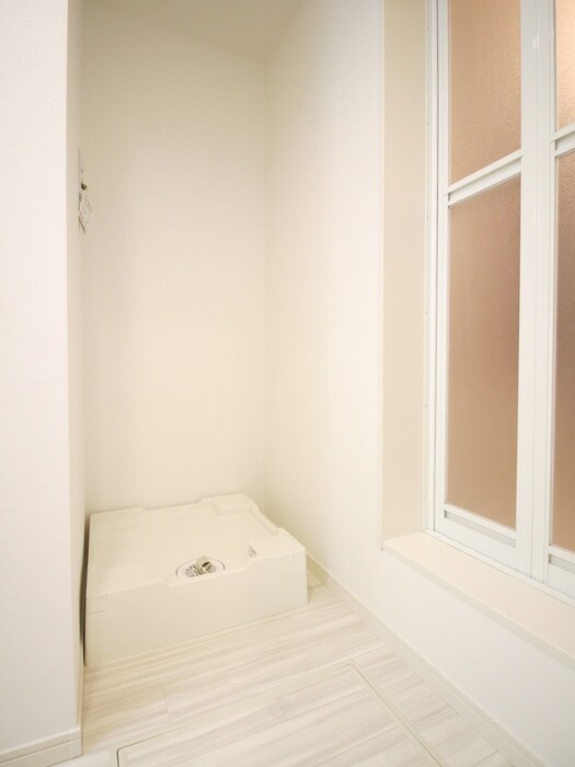 物件内観写真14　(洗濯機置場)