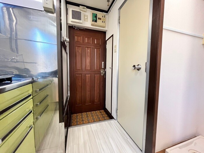 物件内観写真18　(玄関)