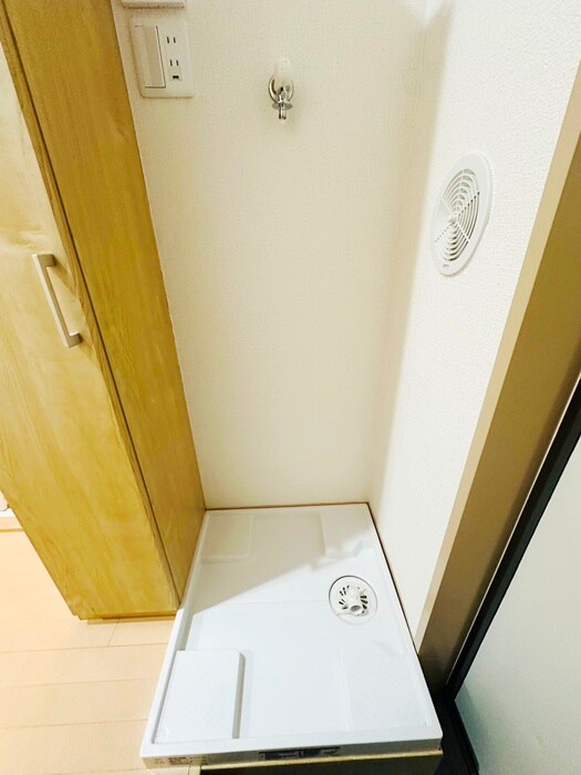 物件内観写真18　(洗濯機置場)