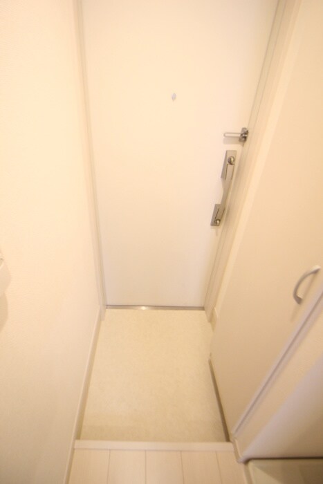 物件内観写真7　(玄関)