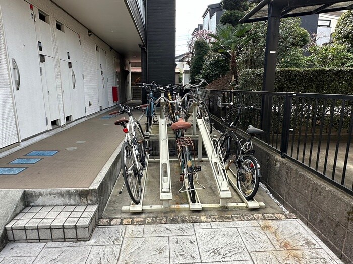 物件外観写真3　(駐輪場)
